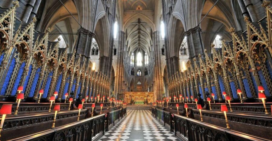 London: Westminster Abbey Guided Tour - Getting started at the Abbey Shop (and why the meeting point matters)