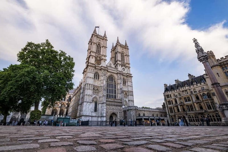 London: Westminster Abbey & Jubilee Galleries Guided Tour - Walking into Westminster Abbey: the story your eyes would miss