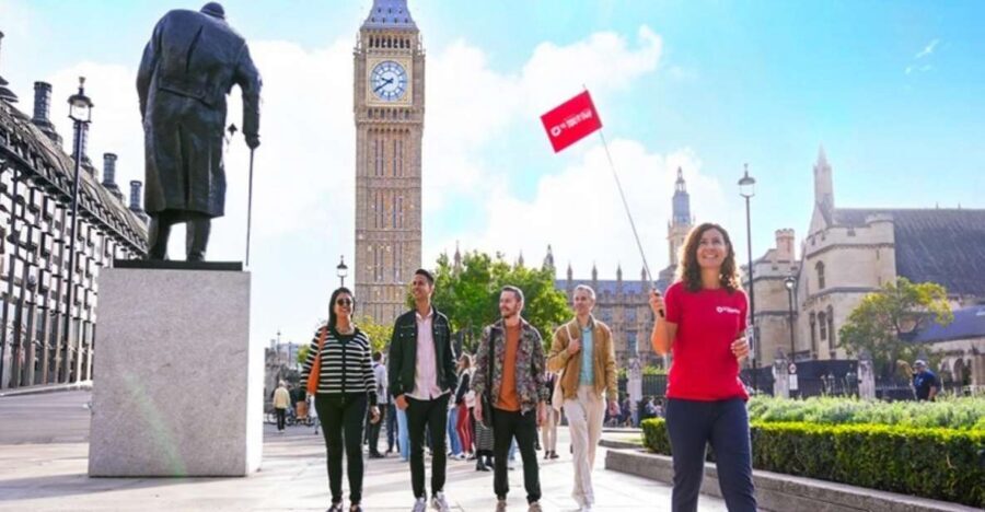 London: Westminster Abbey, Tower of London and Boat Tour - Changing of the Guard: the day’s “main event”