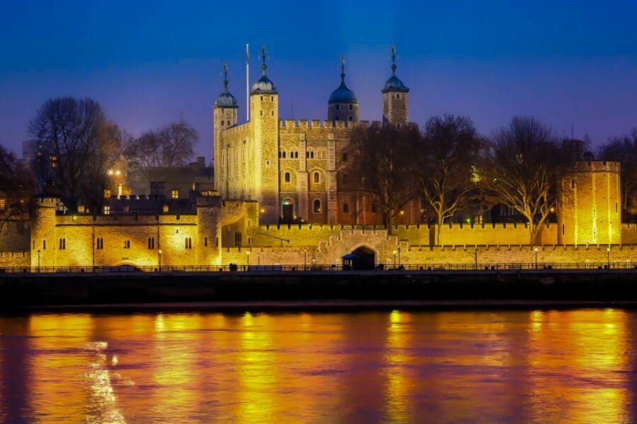 London: Westminster Tour, River Cruise, and Tower of London - Tower of London in context: what you’ll get beyond the postcard