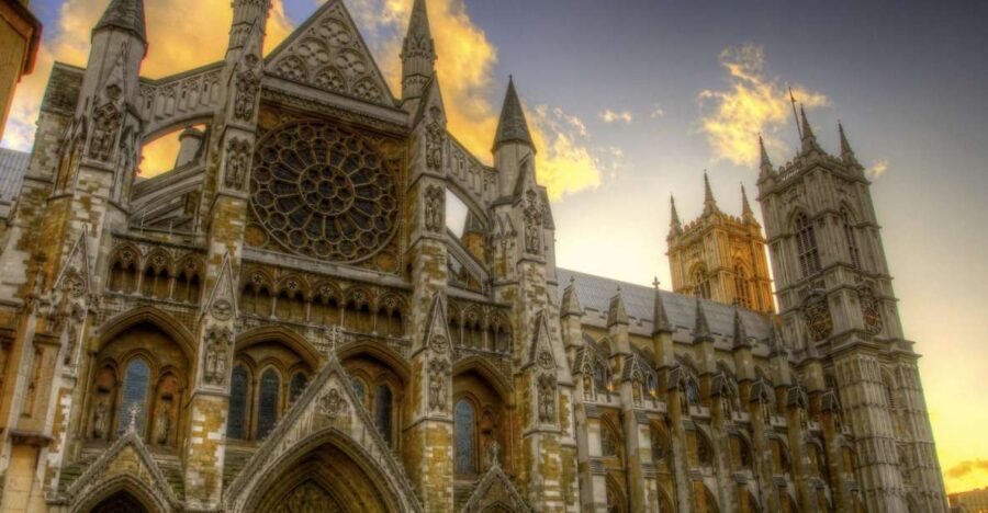 London: Westminster Walking Tour & Westminster Abbey Visit - The Westminster Abbey stop: included entry, independent exploring