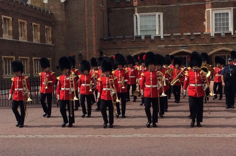 London: Westminster Walking Tour & Westminster Abbey Visit - Changing of the Guard at 10 AM: plan, then expect changes