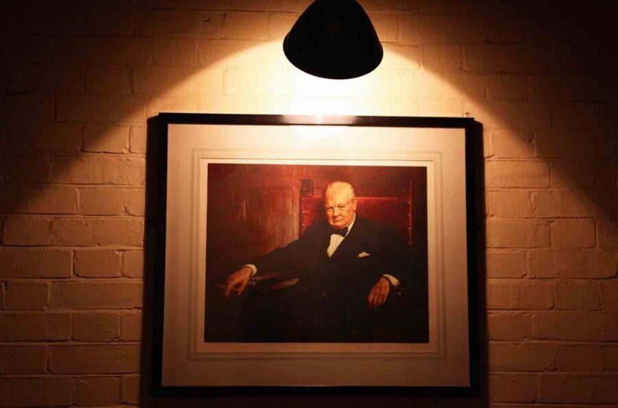 London: Westminster WW2 Tour & Churchill’s War Rooms Ticket - Big Ben and the photo-stop rhythm