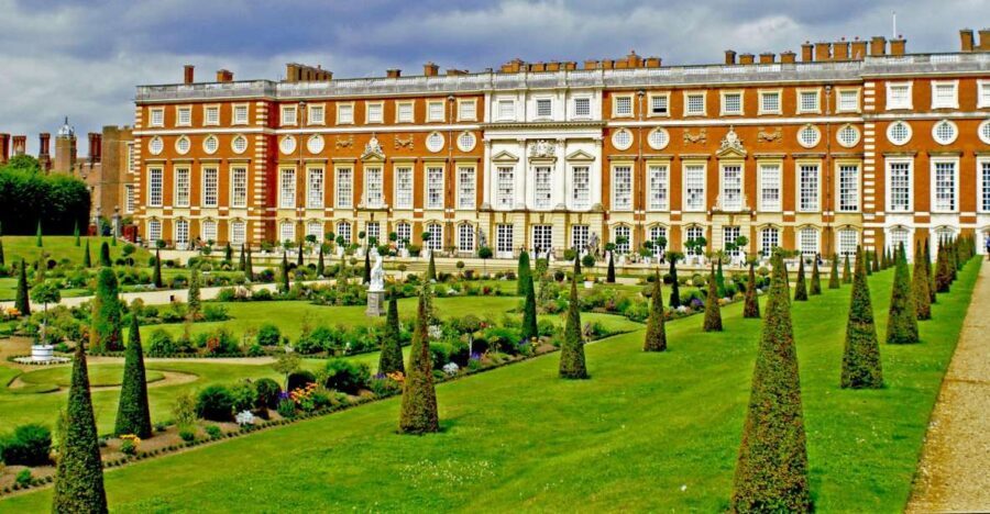 London: Windsor Castle & Henry VIII's Hampton Court Palace - London panoramic drive: get your bearings fast