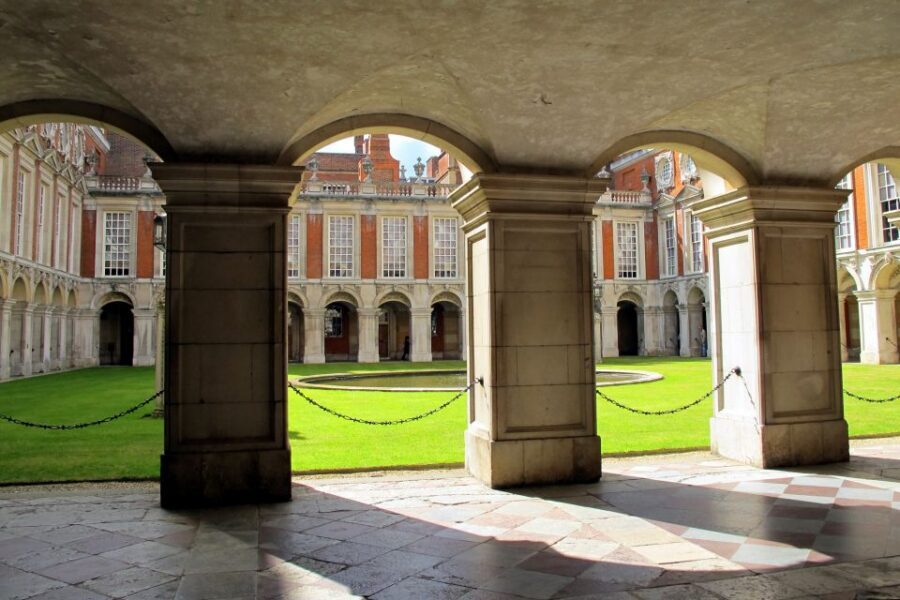 London: Windsor Castle & Henry VIII's Hampton Court Palace - Hampton Court Palace: Tudor swagger, then a real wander