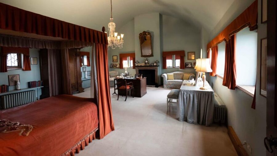 London: Winston Churchill Family Home with Transportation - The private 9am–2pm transport that makes it effortless