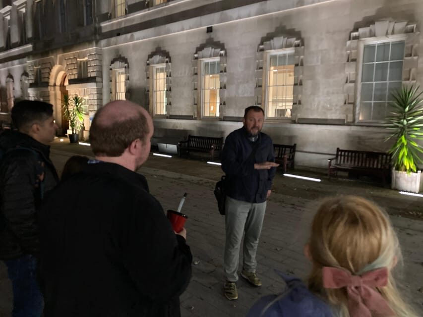 London's Ghosts & Gruesome Past Nighttime Walking Tour - Holy Sepulchre Church: empty pits and the business of the dead