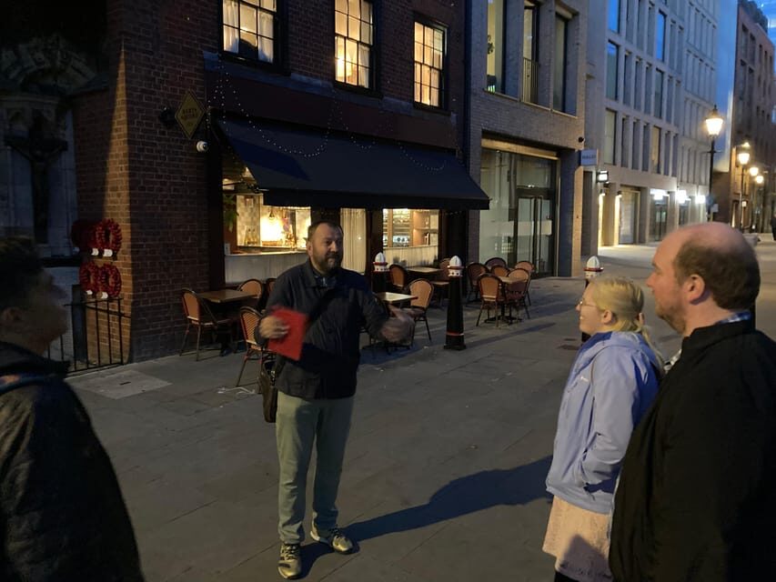 London's Ghosts & Gruesome Past Nighttime Walking Tour - Who should book this London Ghosts & Gruesome Past tour