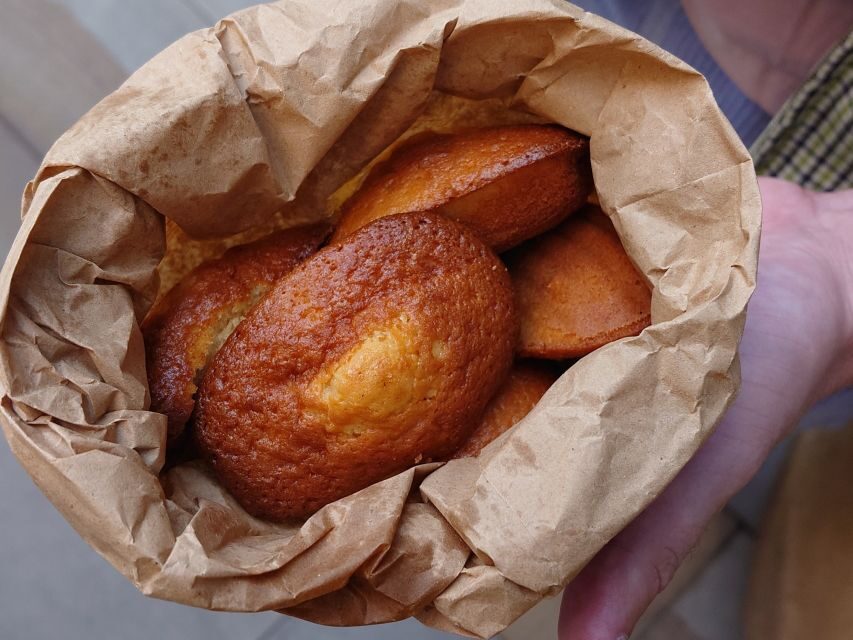 No Diet Club - Best food Tour in East London - Borough Market finale: chai, pies, cheese, and surprise flavors