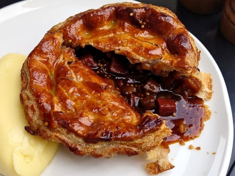 No Diet Club - Best food Tour in East London - Spitalfields Market tastings: where you start with big variety