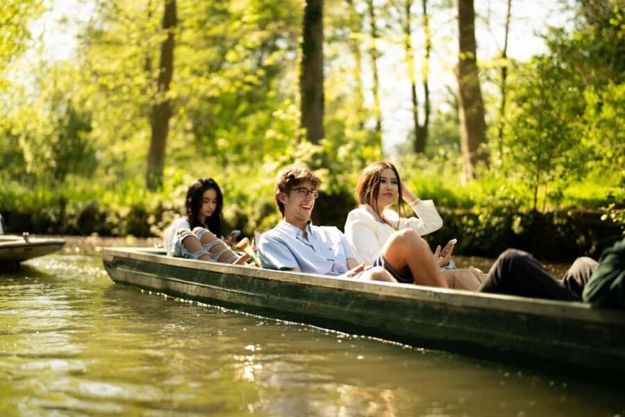 Oxford: Alumni-Led Walking & Punting Tour w/opt New College - Getting your bearings: Broad Street and royal-blue guidance