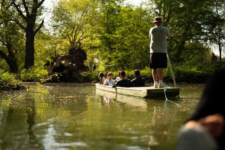 Oxford: Alumni-Led Walking & Punting Tour w/opt New College - Student life you can actually picture: BOPS, societies, and college traditions