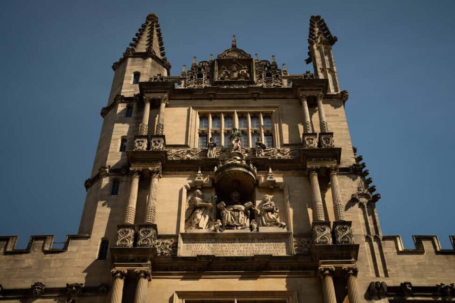 Oxford: Alumni-Led Walking Tour w/New College Entry Option - Balliol and Trinity: Colleges You Learn to Spot Like a Local