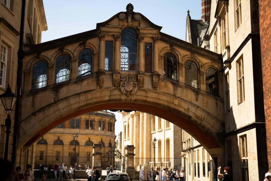 Oxford: Alumni-Led Walking Tour w/New College Entry Option - Sheldonian Theatre and Bridge of Sighs: When Oxford Architecture Gets a Personality