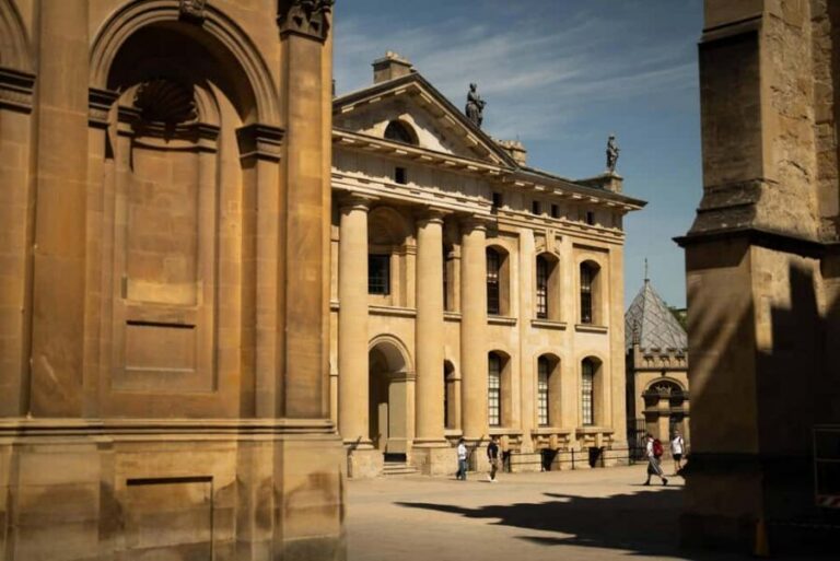 Oxford: Alumni-Led Walking Tour w/New College Entry Option - Finding the Team at Broad Street (and Getting Started Smoothly)