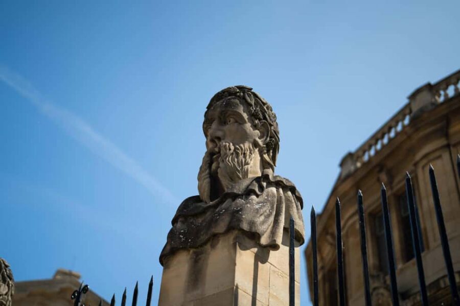 Oxford: Alumni-Led Walking Tour w/New College Entry Option - All Souls, St Mary’s, and Merton: Tradition You Can Explain to Friends