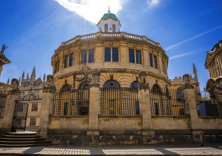 Oxford: City and Universities Express Tour & Audio Guide - Hertford College and the wider University of Oxford core