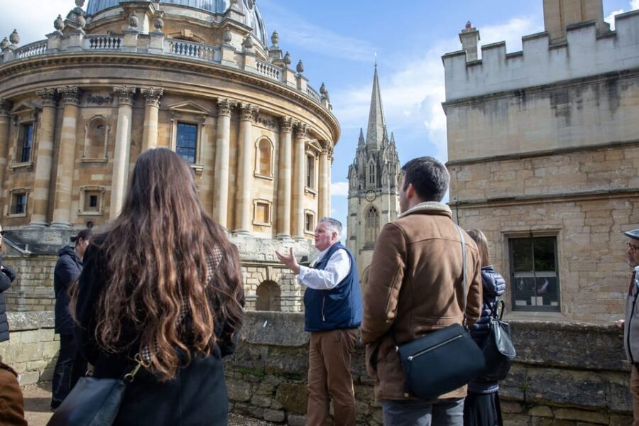 Oxford: City and University Tour, including college entry - Major Oxford Landmarks: Bodleian, Divinity School, Radcliffe Camera