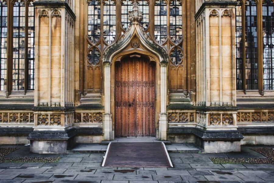 Oxford: Harry Potter Film Tour Led by University Alumni - Oxford Campus Stories and Showbusiness Links Beyond Spells