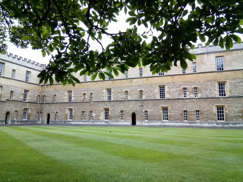 Oxford: Harry Potter Tour with New College & Divinity School - Stroll through medieval halls and gardens: the payoff is the framing