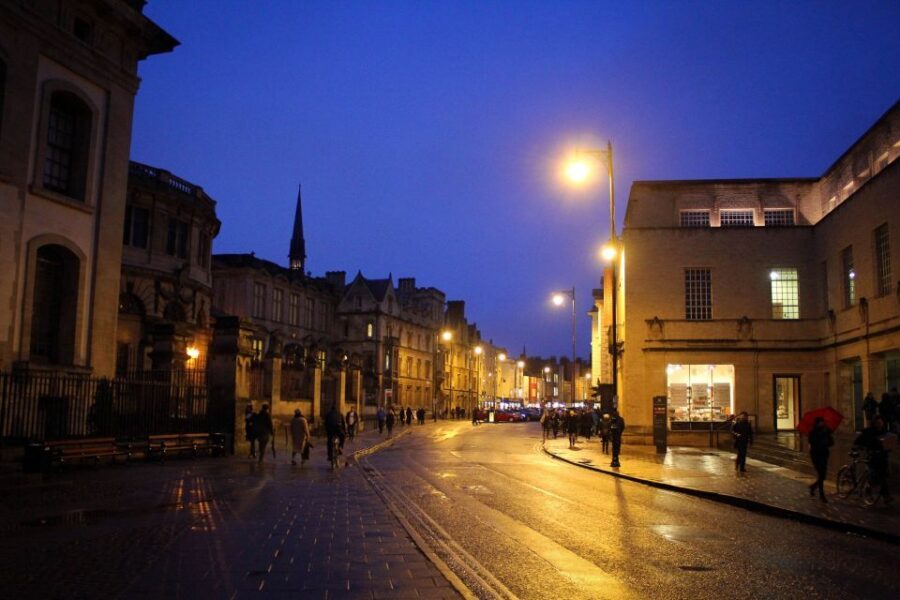Oxford Official Ghost Tour - A 2-hour Oxford night walk with ghosts tied to real places