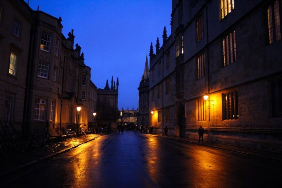 Oxford Official Ghost Tour - The execution-era college corners (and what to pay attention to)