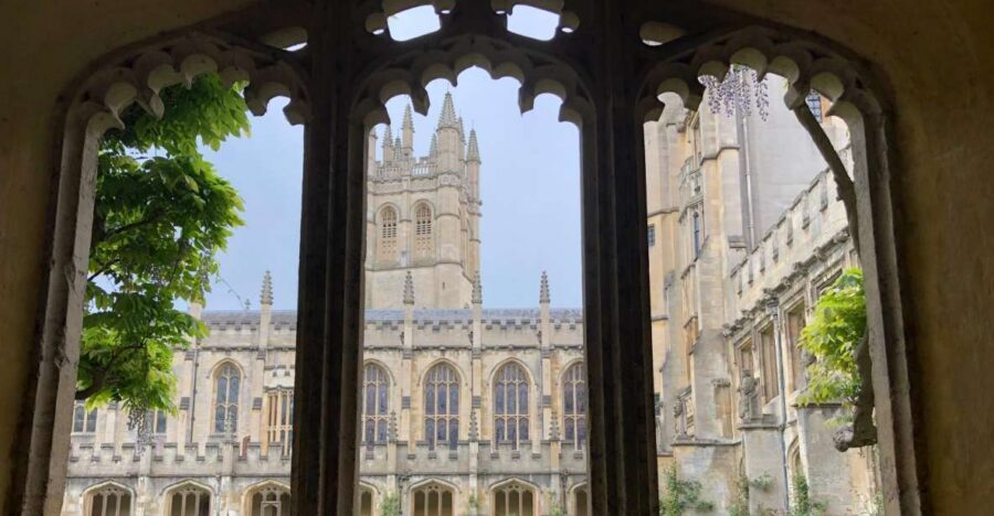 Oxford: Private City Tour & University Historical Highlights - Starting outside the Ashmolean Museum for the right kind of focus