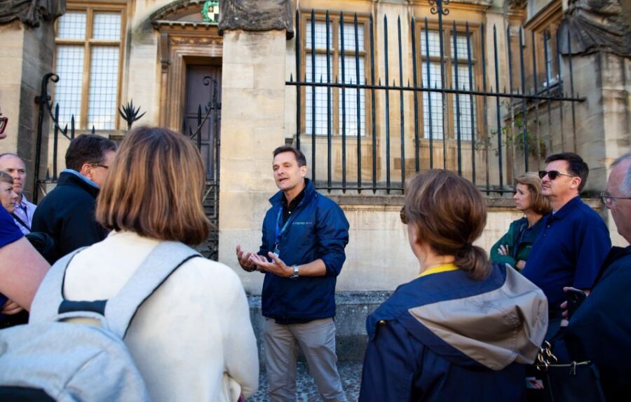 Oxford: Private Walking Tour with University Alumni Guide - Why a private Oxford University walk feels different (and better)