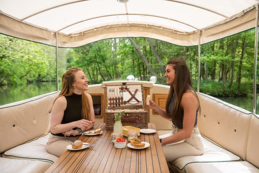 Oxford: Scenic Sightseeing Cruise with Gourmet Picnic - Meet at The Folly and get your river-day rhythm