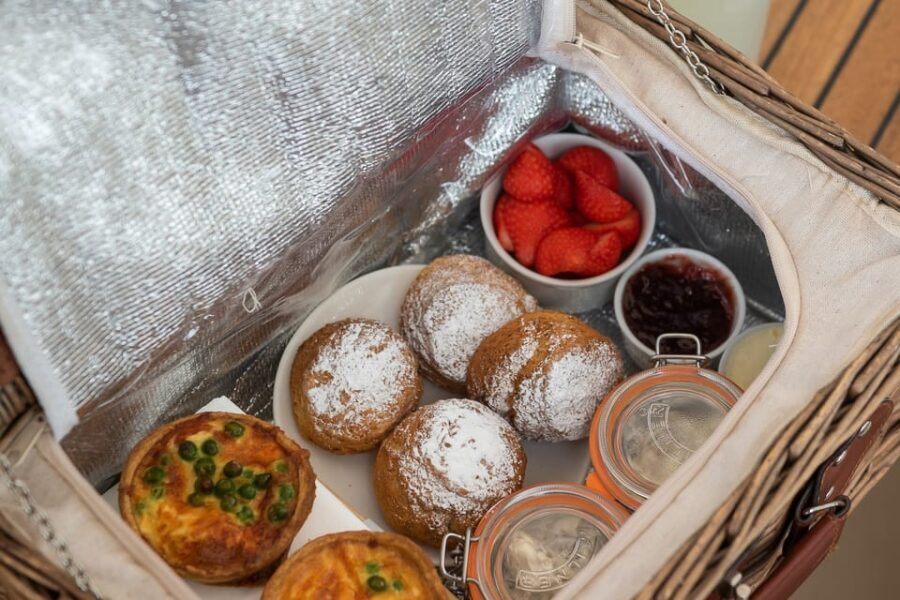 Oxford: Scenic Sightseeing Cruise with Gourmet Picnic - Price and value: what $79.47 buys you on the Oxford river