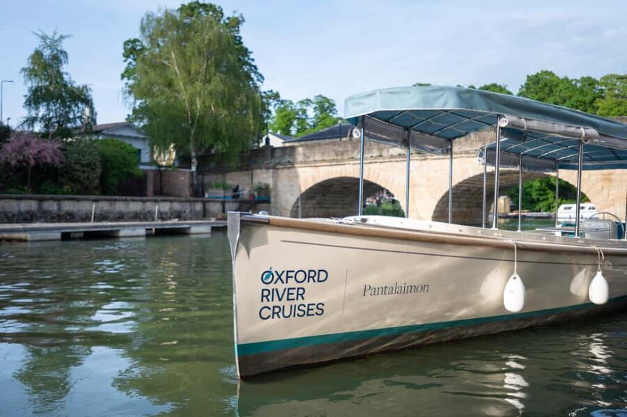 Oxford: Sightseeing River Cruise - How the skipper narration makes the sights click