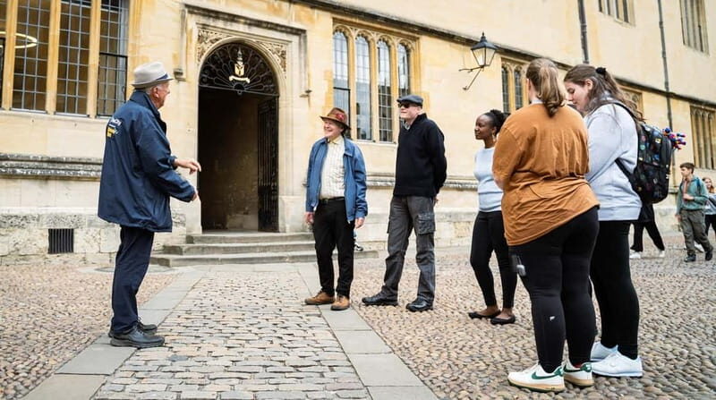 Oxford: Town & Gown Walking Tour - Meeting your guide at Carfax Tower (and spotting the uniform)
