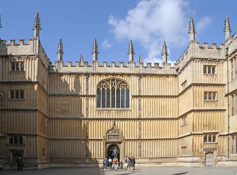 Oxford: Town & Gown Walking Tour - Town and gown on foot: cobblestones, college architecture, and quick orientation