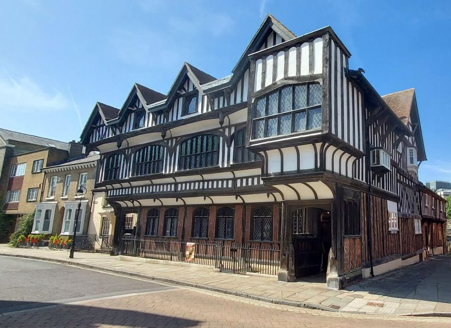 Private Southampton Walking Tour - Southampton History Starts at the Bargate Lion Statue