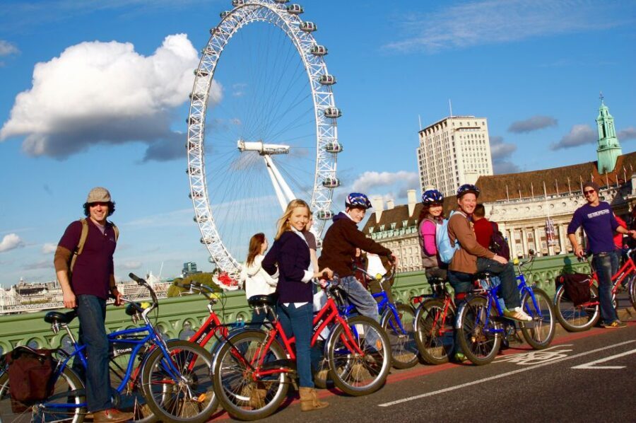 Secrets of London Bike Tour: Thames, Tower Bridge & Market - Borough Market Lunch Stop: How to Make the Meal Break Worth It