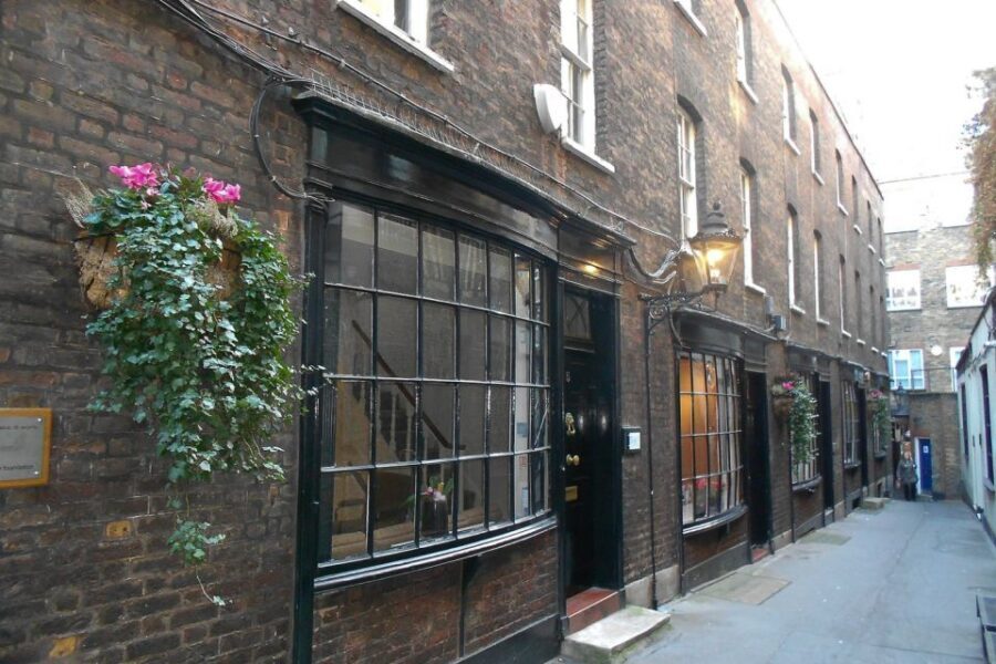 Secrets of London Walking Tour - The Tiny Police Station: A Piece of London You Miss Every Day