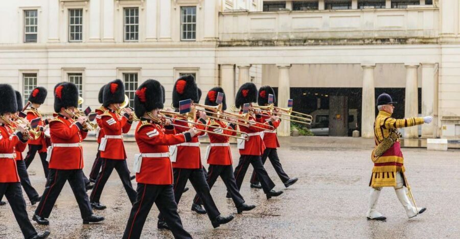 Skip the line Westminster Abbey & Guard Change Ceremonies - Two London Icons in 3.5 Hours, Without the Head-First Chaos