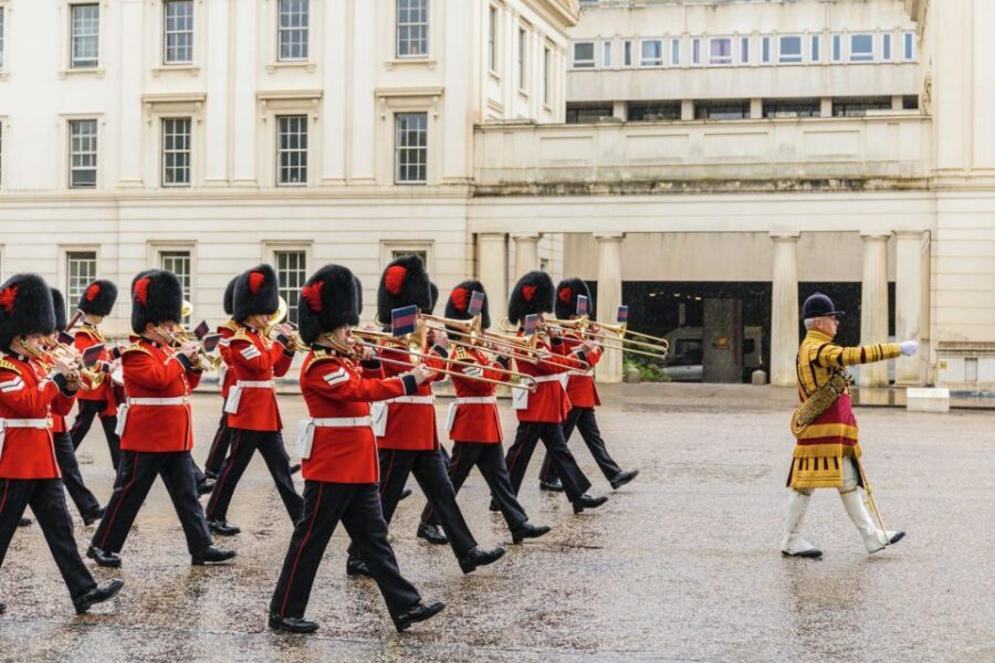 Skip the line Westminster Abbey & Guard Change Ceremonies - Starting at Parliament Square: Get Positioned Early