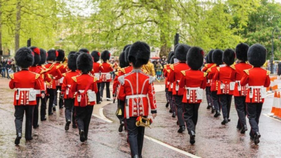 Skip the line Westminster Abbey & Guard Change Ceremonies - St James’s Park Walk: A Royal Route You Can Actually Enjoy