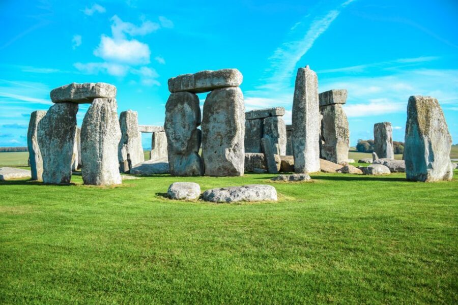 Stonehenge & Bath: Full-Day Coach Tour from London - A 10-hour coach day: Stonehenge first, then Bath