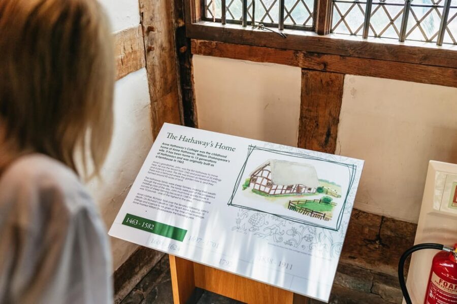 Stratford-upon-Avon: Anne Hathaway's Cottage Entry ticket - The gardens, orchards, and Shakespeare-inspired trails: your second half of the visit