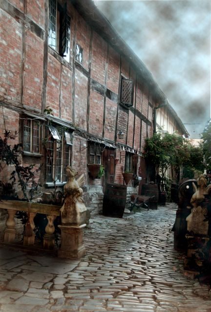 Stratford-upon-Avon: Lantern-Lit Ghost Tour at Tudor World - Value check: is about $12 a good deal?