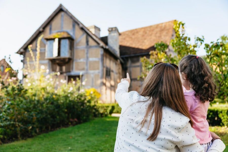 Stratford-upon-Avon: Shakespeare's Birthplace Ticket - John Shakespeare’s glove workshop: the family trade behind the poetry
