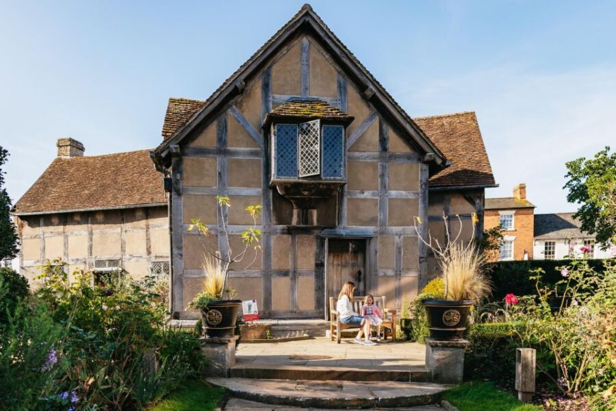 Stratford-upon-Avon: Shakespeare's Birthplace Ticket - Beyond Words exhibition: learn the language before the rooms