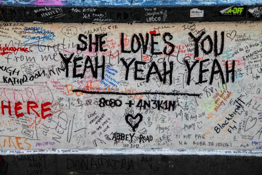 The Beatles London Walking Tour - Abbey Road Studios and the crossing: the photo moment without the chaos rush