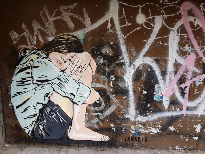 The Original London Street Art Tour (French) - Brick Lane: seeing ROA, Invader, Banksy, and the rest up close
