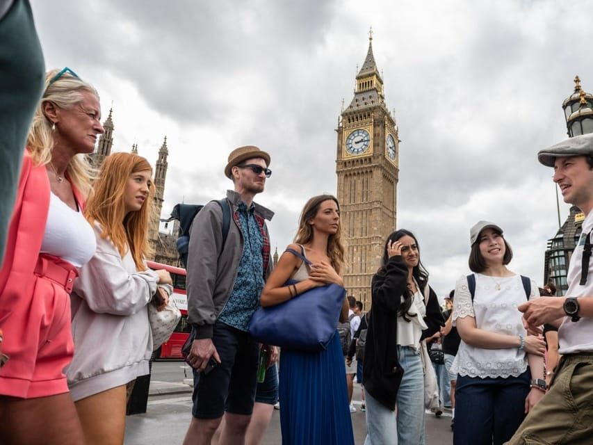 Top London Sights Tour - Christmas Day Special! - Why the guide matters as much as the route