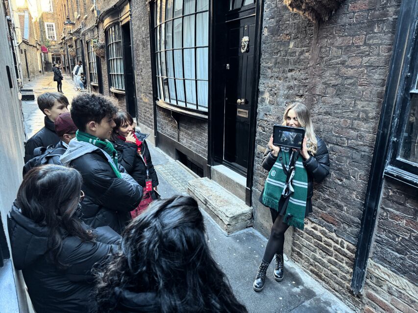 Tour a Piedi di Harry Potter a Londra - King’s Cross Station and St Pancras: the stops Potter fans circle on a map