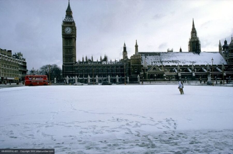 Tour of London and Christmas Day Lunch Cruise - London by coach on Christmas Day: what you’ll actually see