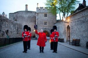 Tower of London: After-Hours Tour with Ceremony of the Keys - Starting at the Tower of London Shop: quick, clear meeting setup
